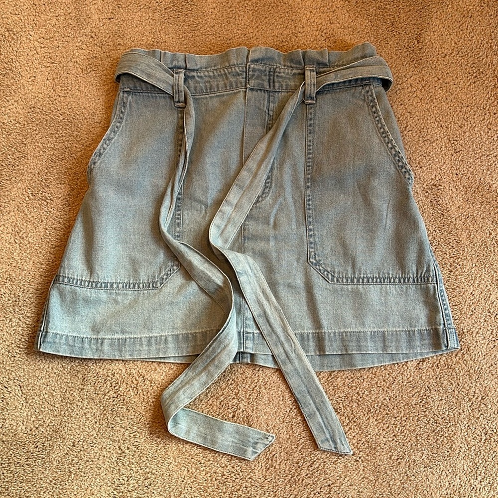 Super cute tie skirt!